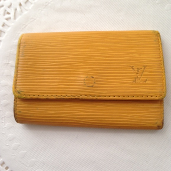 Louis Vuitton, Yellow Epi Leather 6-Hooks Key Case - Picture 8 of 8
